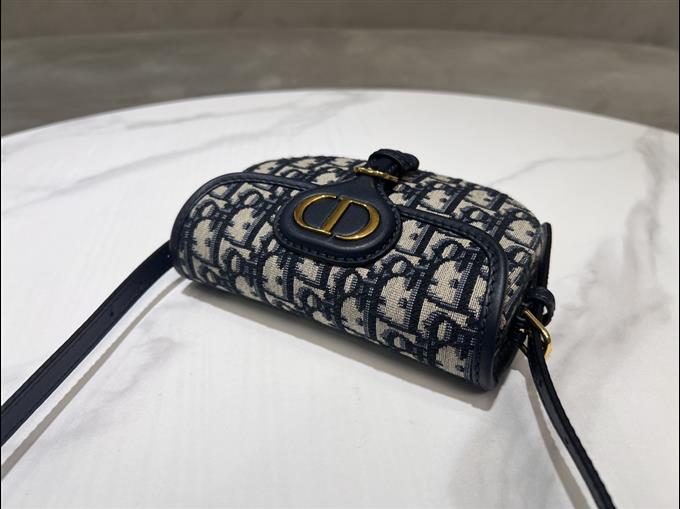 2025228Y550P21011444