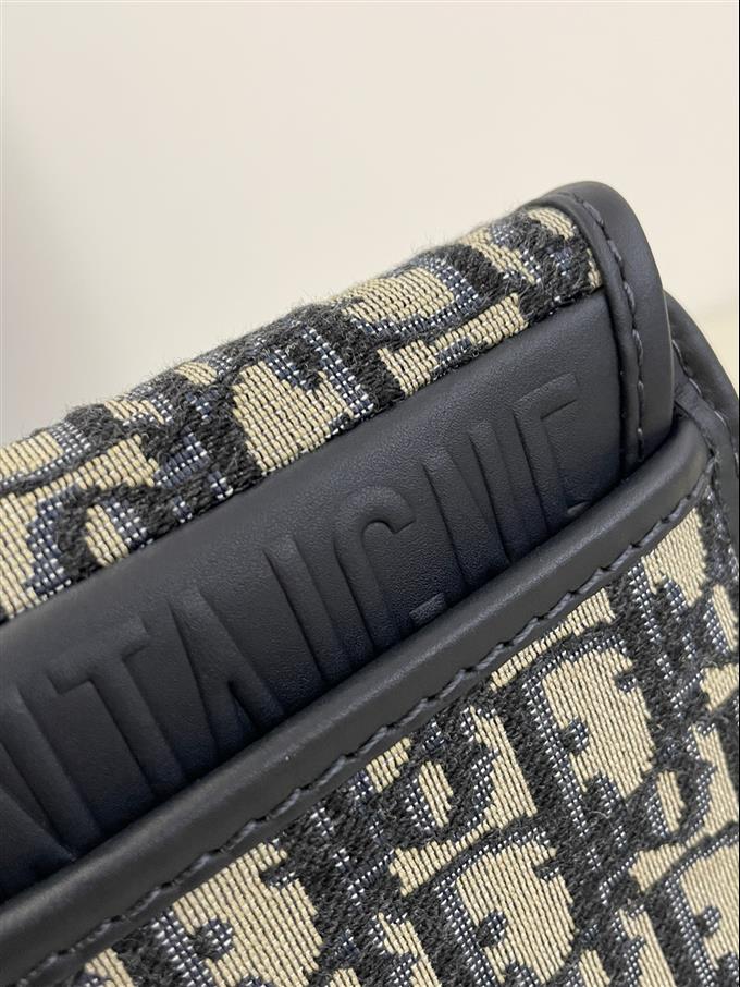 2025228Y550P21011552