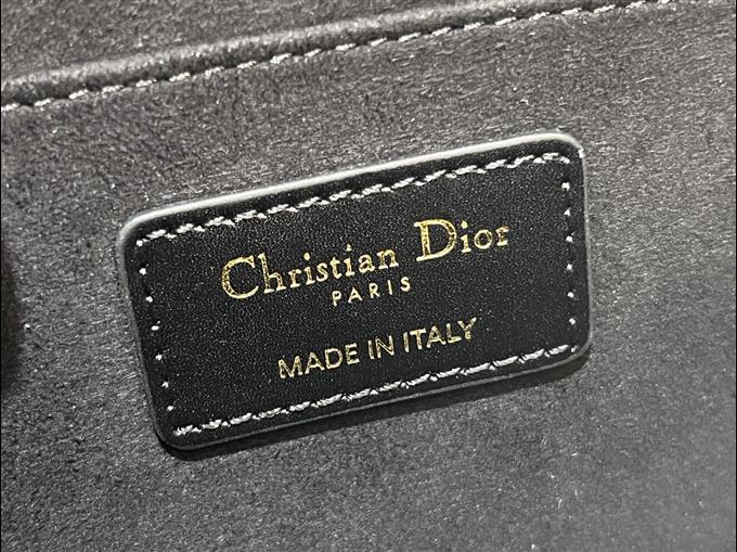 2025228Y560P21011895