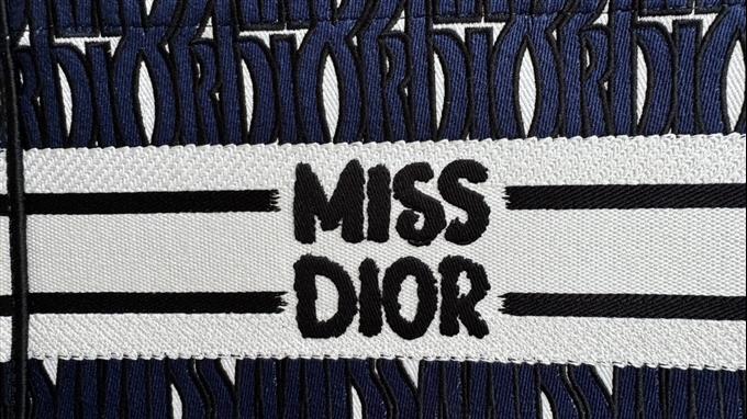 2025228Y550P212157380