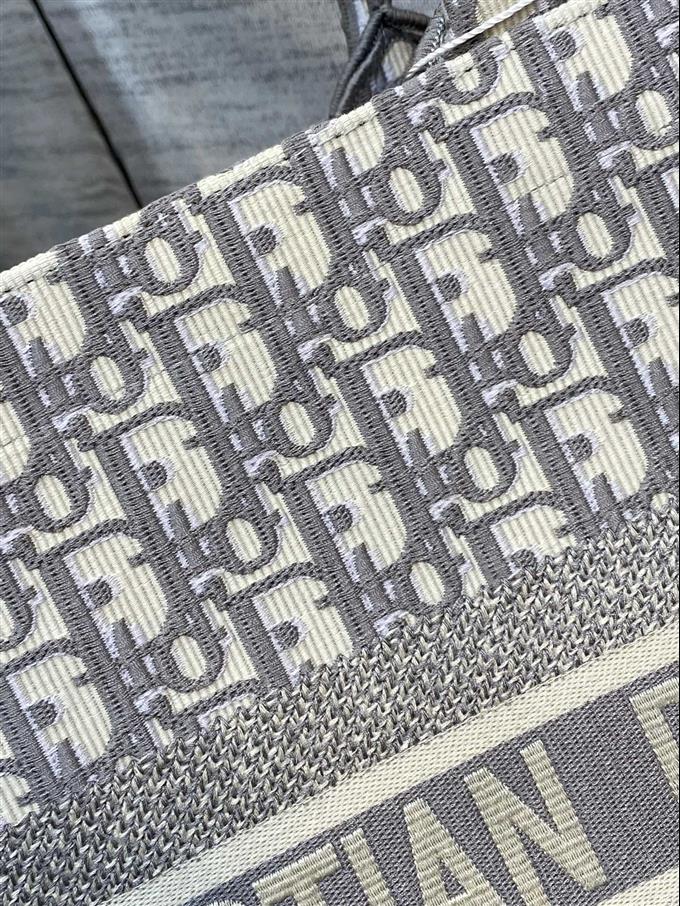 2025228Y580P21220658