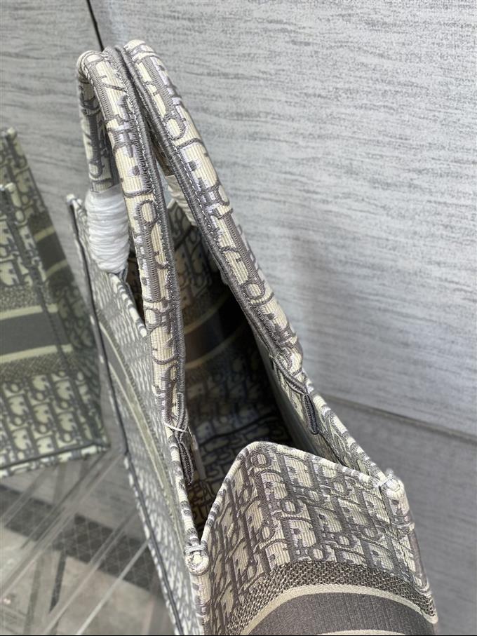 2025228Y580P21220690