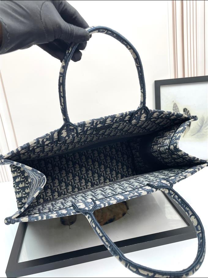 2025228Y600P203755256