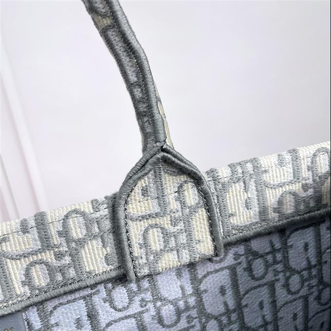 2025228Y600P203756681