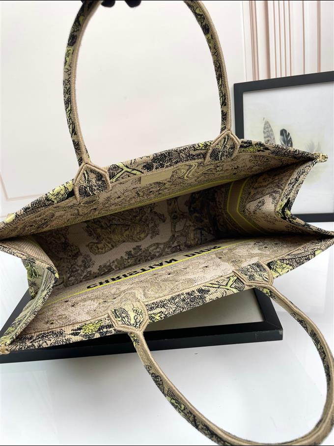 2025228Y600P20375689