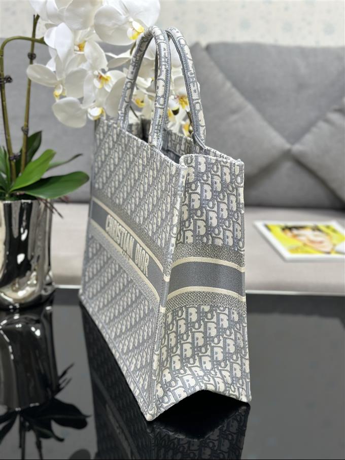 2025228Y600P203823571