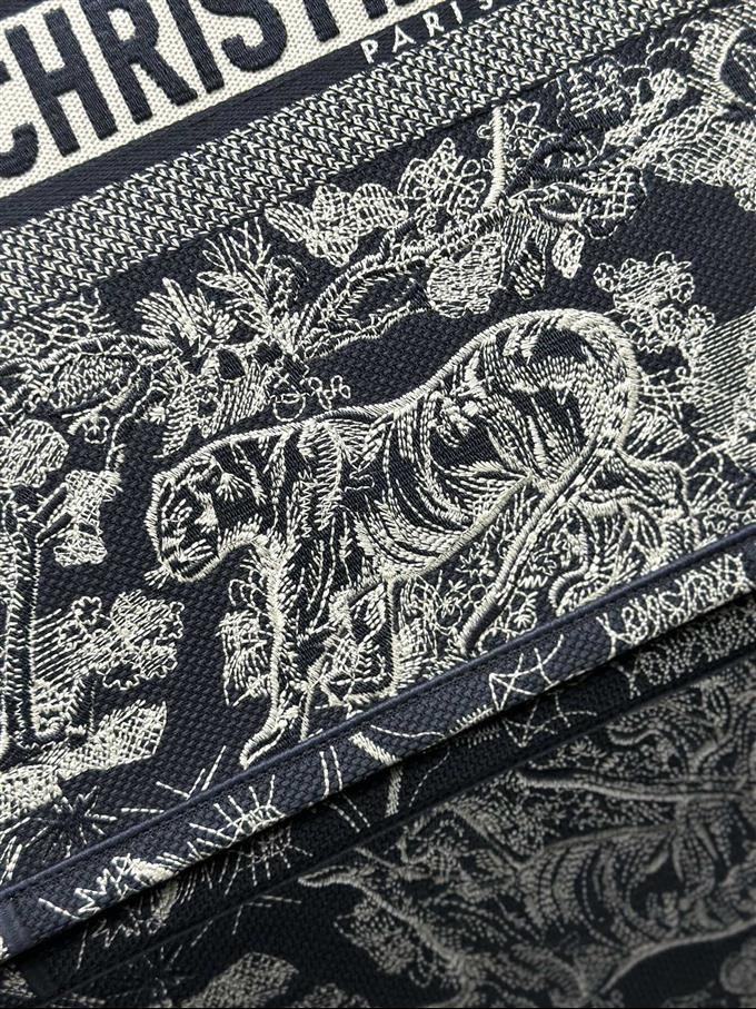 2025228Y600P203824325