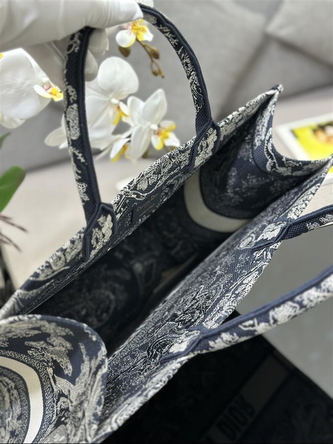 2025228Y600P203824356