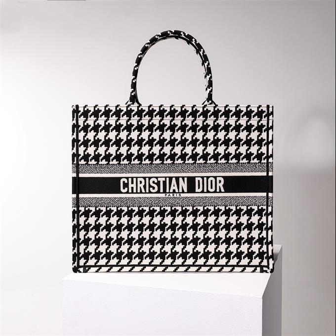 2025228Y600P203825521