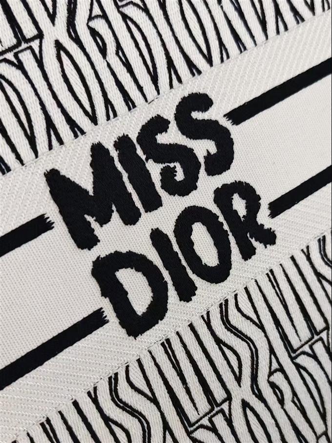 2025228Y600P203826564