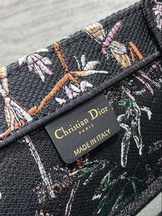 2025228Y600P203827615