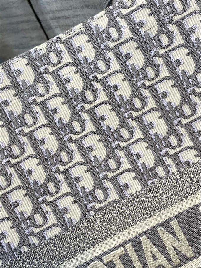 2025228Y600P212143544