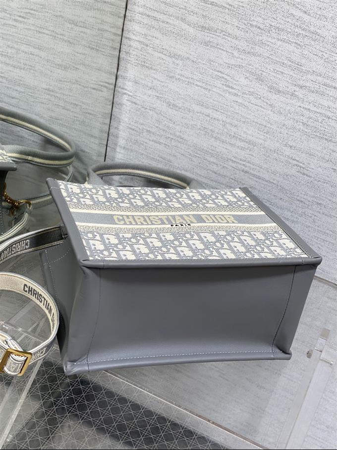 2025228Y650P21222571