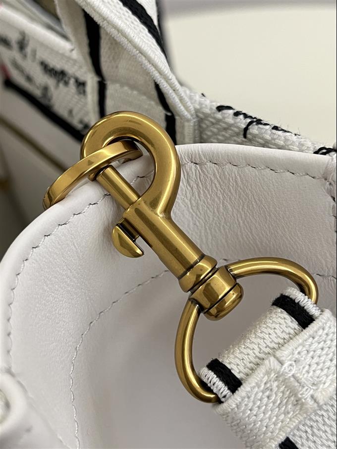 2025228Y650P21224647