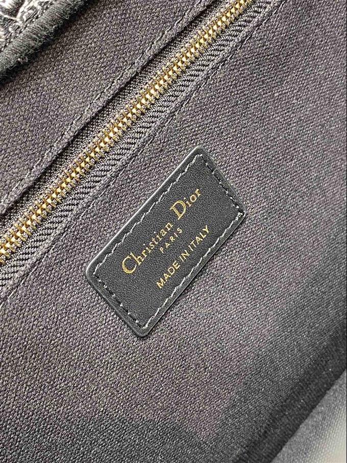 2025228Y650P21225577