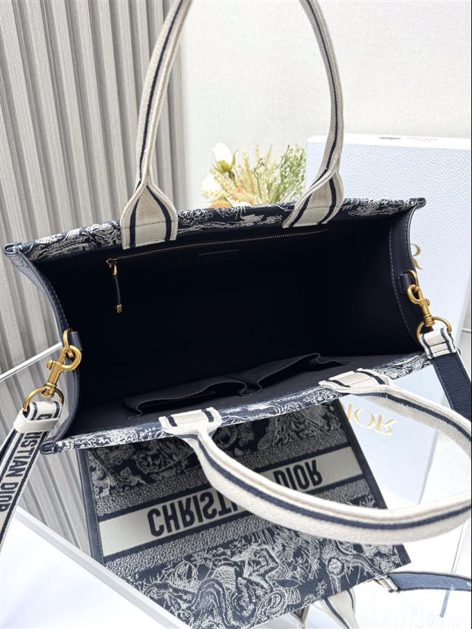 2025228Y700P203828896