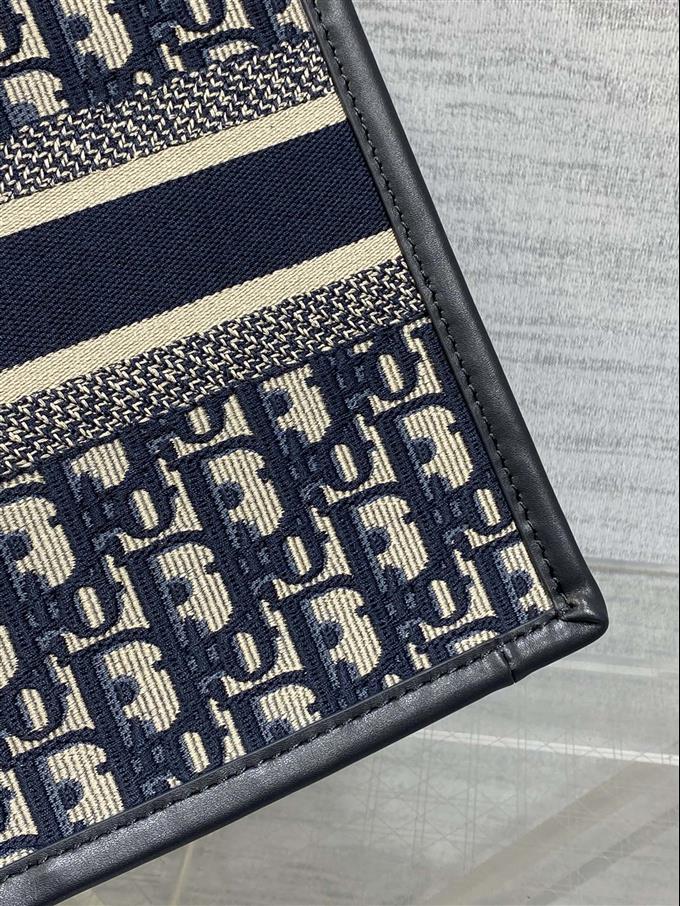 2025228Y700P212146305