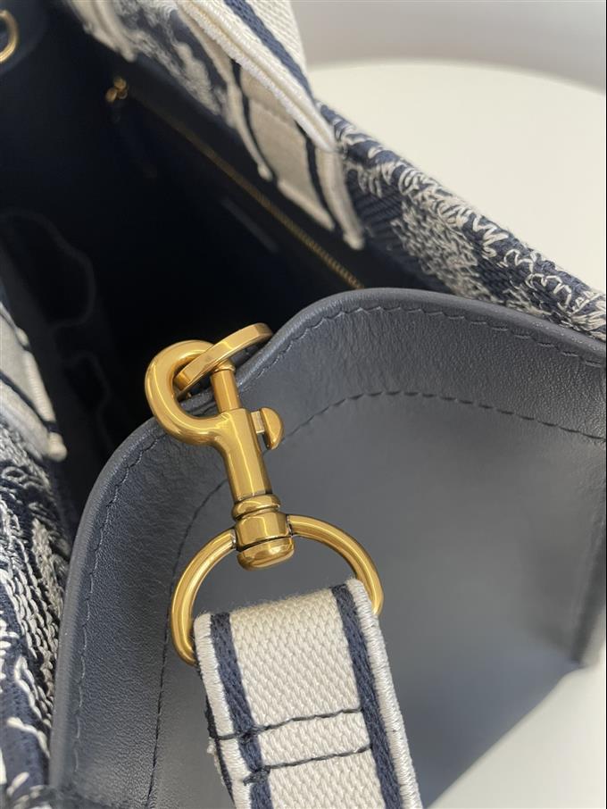 2025228Y700P212210475