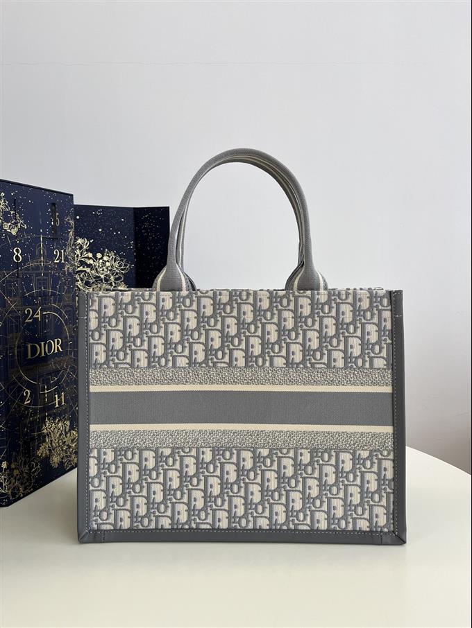 2025228Y700P21229611