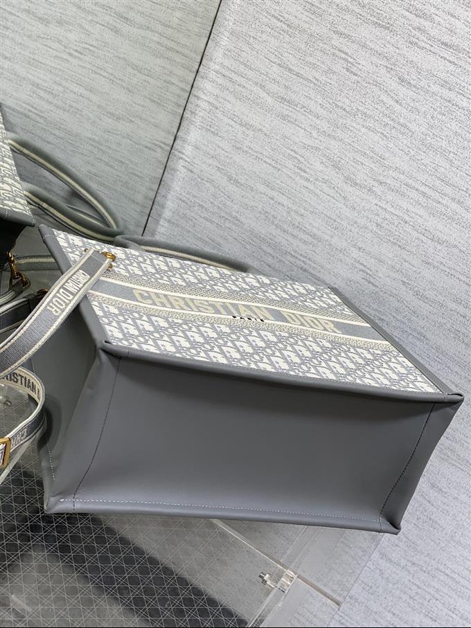 2025228Y700P21229943