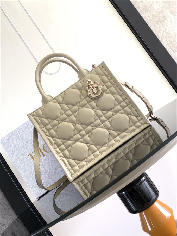 2025228Y750P203758430