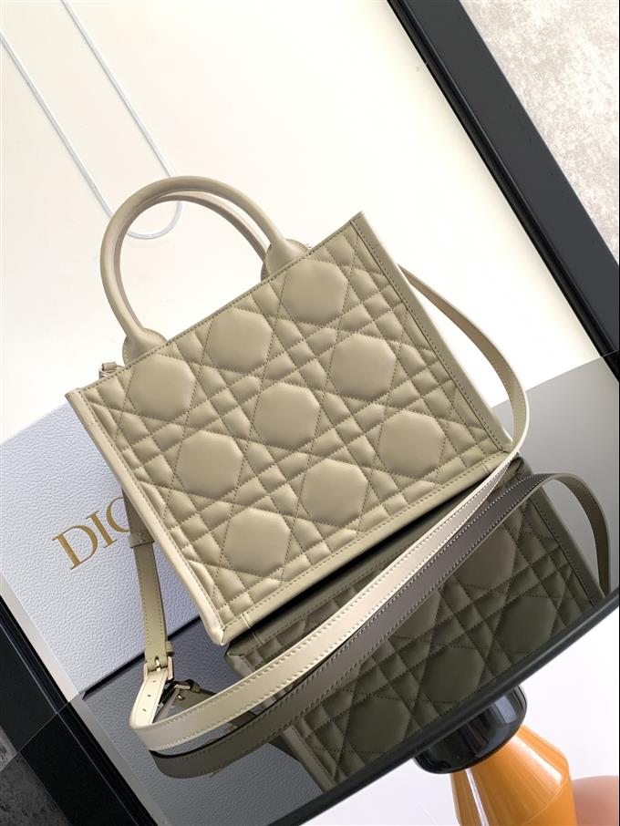 2025228Y750P203758460