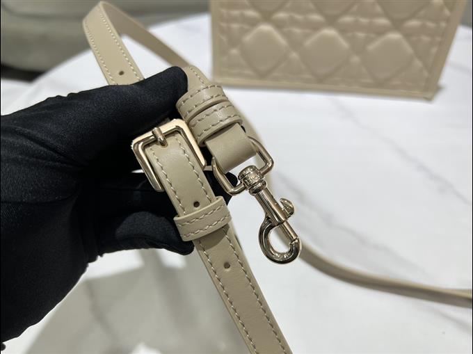 2025228Y750P203830123