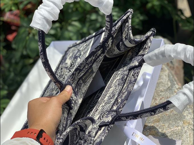 2025228Y750P212146779