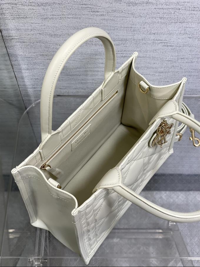 2025228Y750P212147789