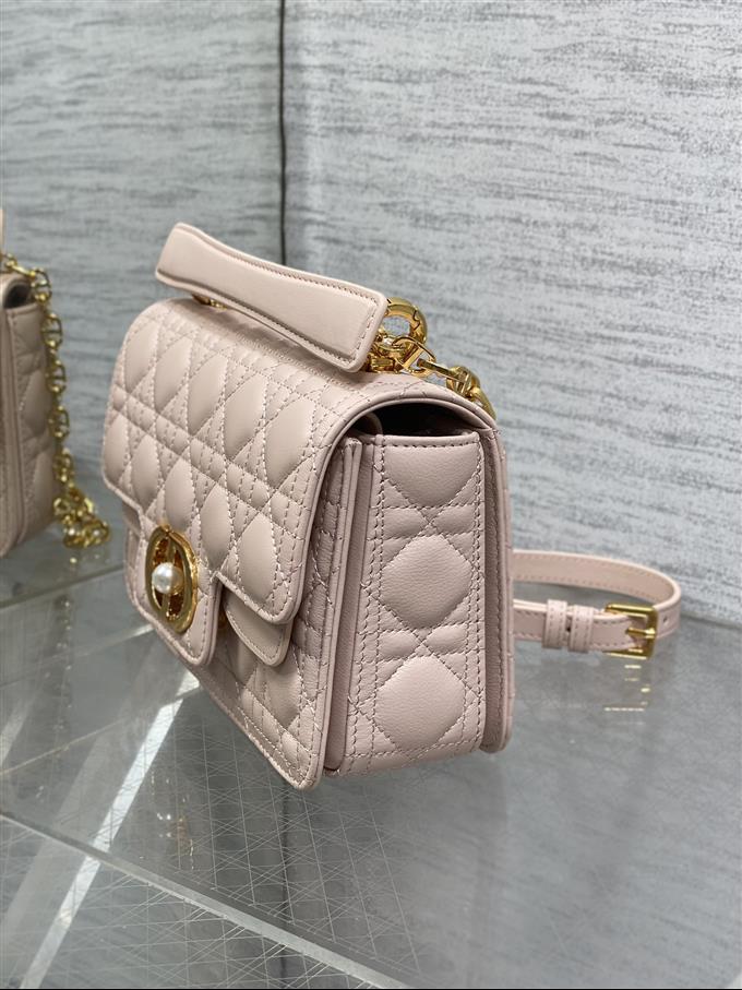 2025228Y700P221925761