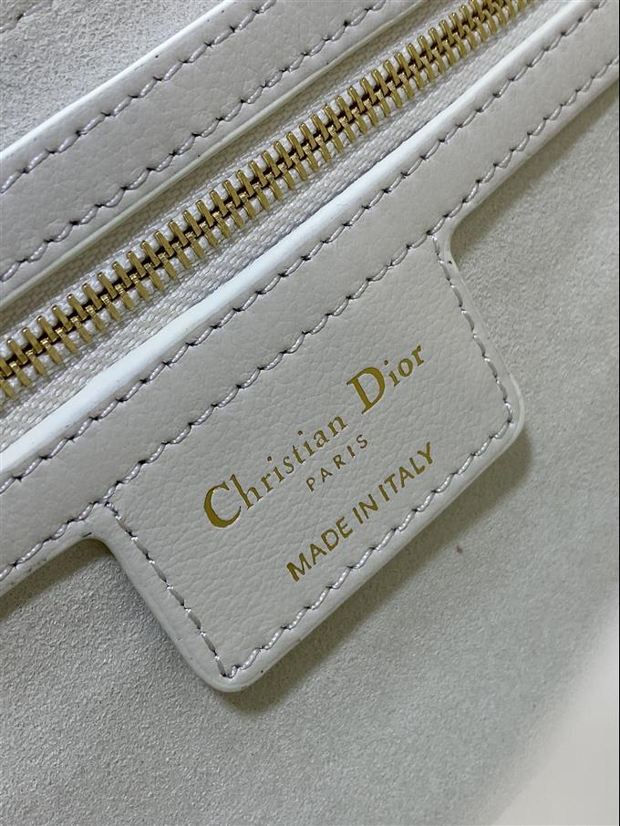 2025228Y700P221925949