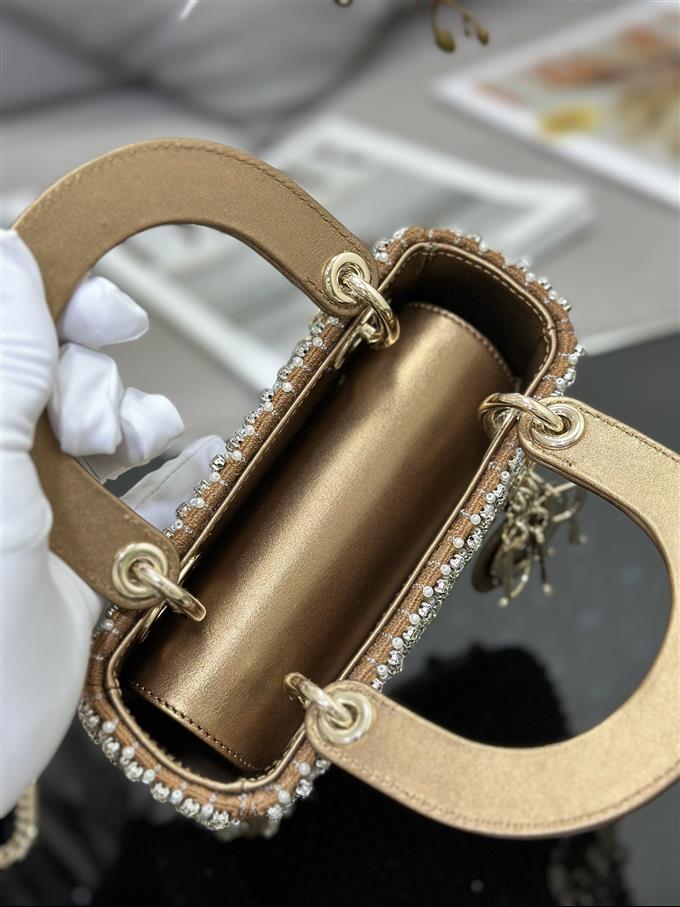 2025228Y1300P211854983