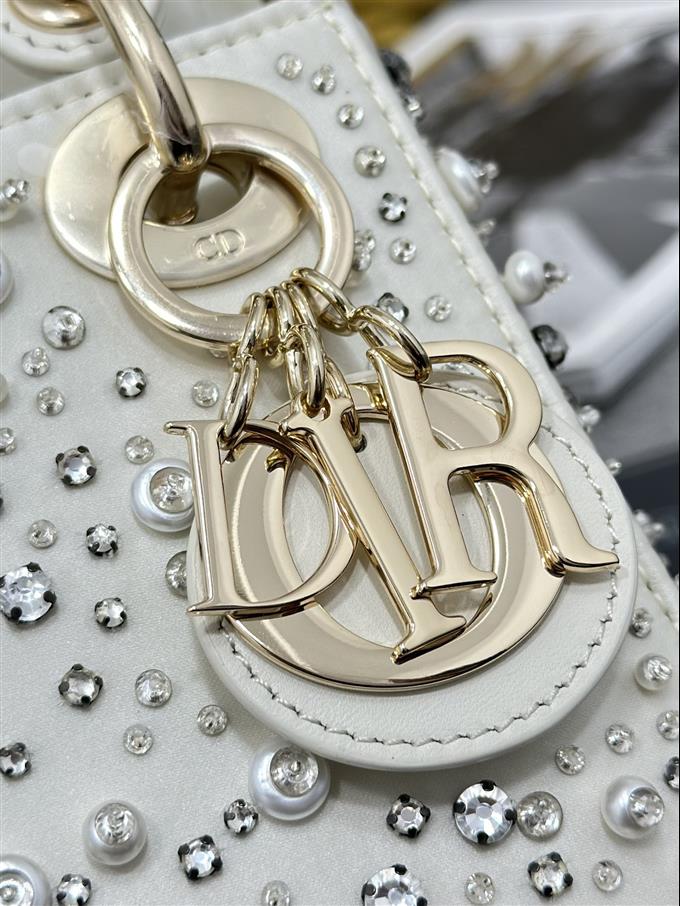 2025228Y1380P211855109