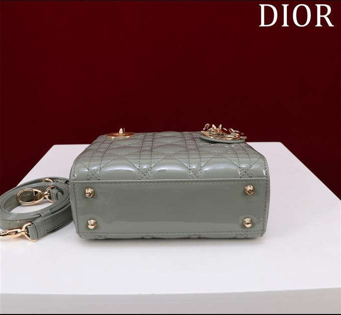 2025228Y600P205551418