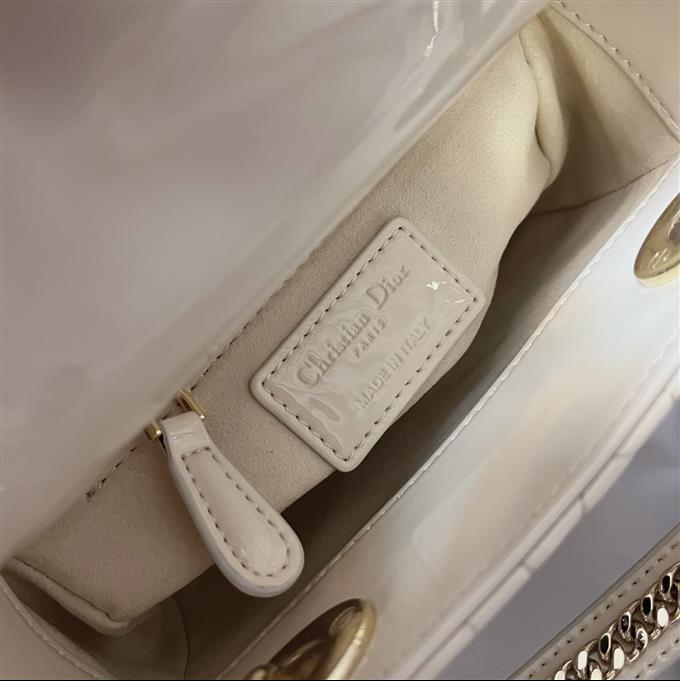 2025228Y600P205555574