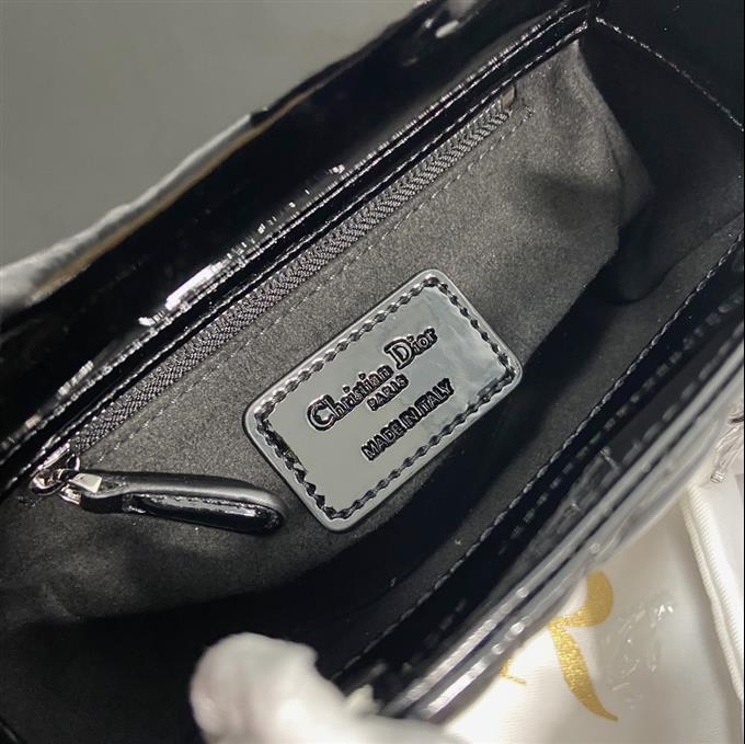 2025228Y600P205556140