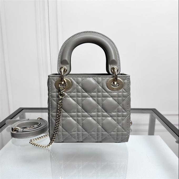 2025228Y600P205557477