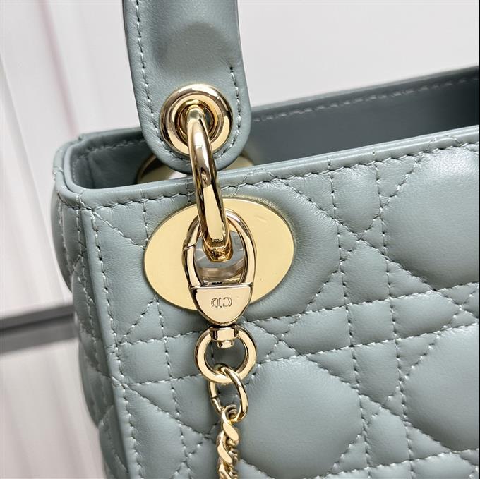 2025228Y600P20555752