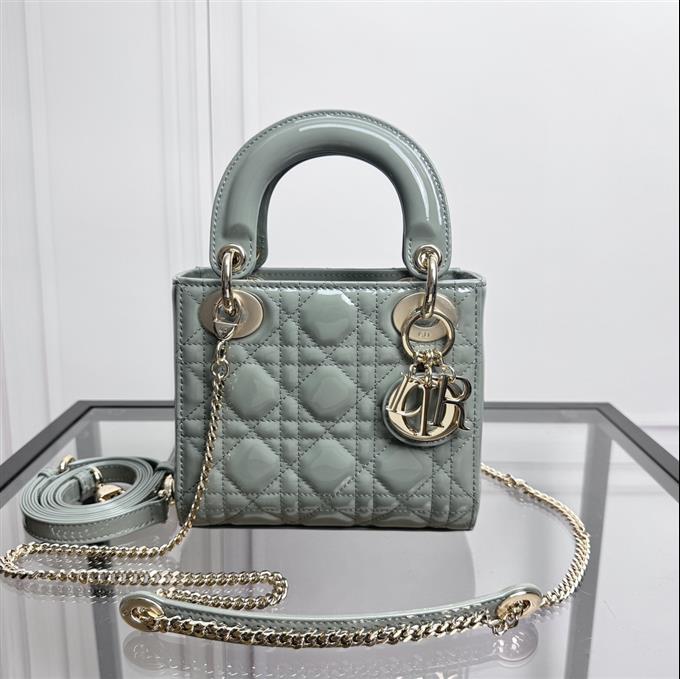 2025228Y600P205557716