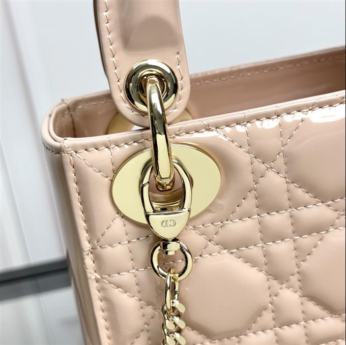 2025228Y600P205558171