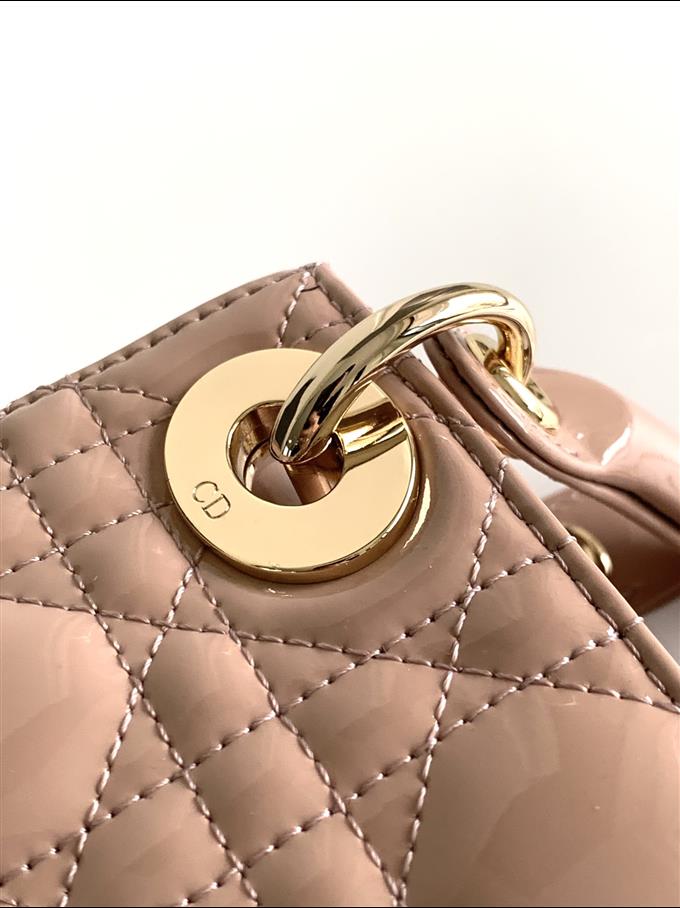 2025228Y600P211856379