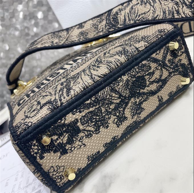 2025228Y600P212521468