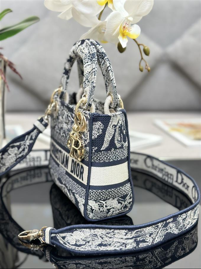 2025228Y600P212522463