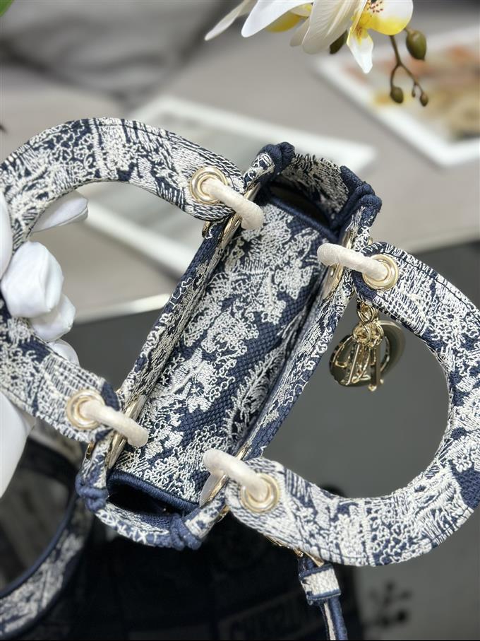 2025228Y600P212522527