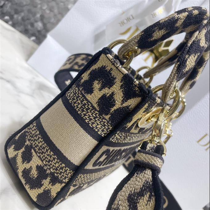 2025228Y600P212522747