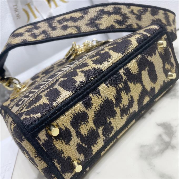 2025228Y600P212522763