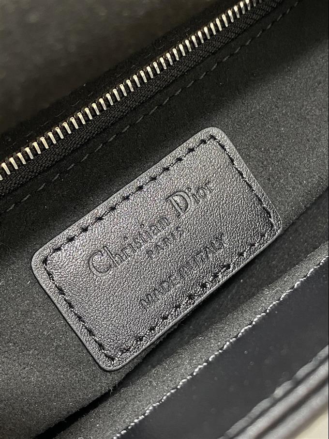 2025228Y600P21252392