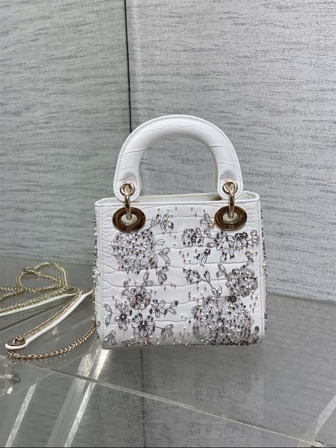 2025228Y900P205631122