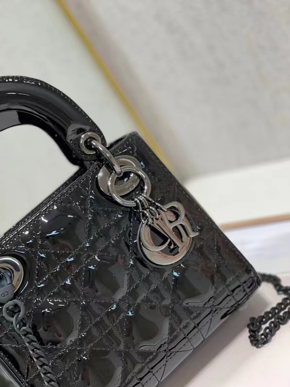 2025228Y650P205620493