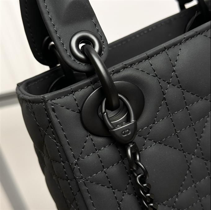 2025228Y650P205620805